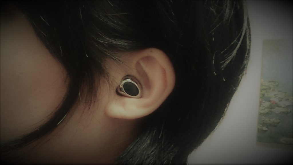 最小片耳Bluetoothイヤホンは耳にすっぽりはまる
