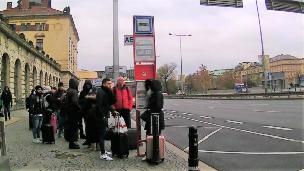 プラハ本駅からプラハ国際空港行きのエアポート・エクスプレスのバス停までの行き方