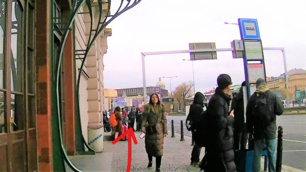 プラハ本駅からプラハ国際空港行きのエアポート・エクスプレスのバス停までの行き方