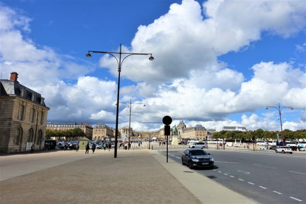 パリ大通りからみたベルサイユ宮殿