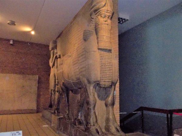 大英博物館のアッシリアの守護獣神像