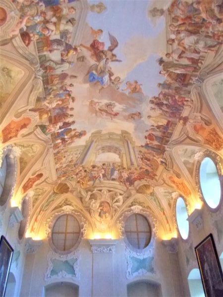 ストラホフ修道院の民族博物館の天井のフレスコ画
