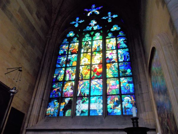 プラハの聖ヴィート大聖堂のムハのステンドグラス