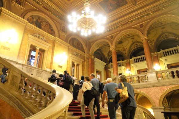 ブダペストの国立歌劇場の見学ツアー