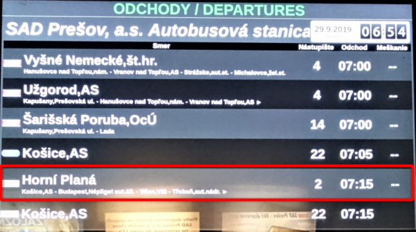 プレショフバスターミナルの電光掲示板の時刻表