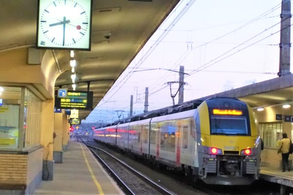 ベルギーの電車乗換検索アプリが便利！チケットもアプリで購入可能！チケット購入方法と電車の乗り方について！