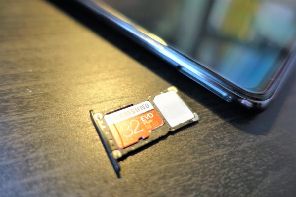 UMIDIGI S5 ProはnanoSIMカード１枚とSDカード１枚入る