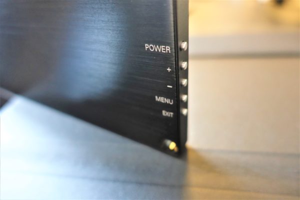 EVICIV15.6インチのポータブルモニターの側面操作ボタン