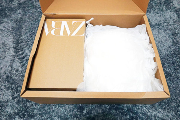 ZARAのオンラインショップのスマリボックス投函用の返品箱
